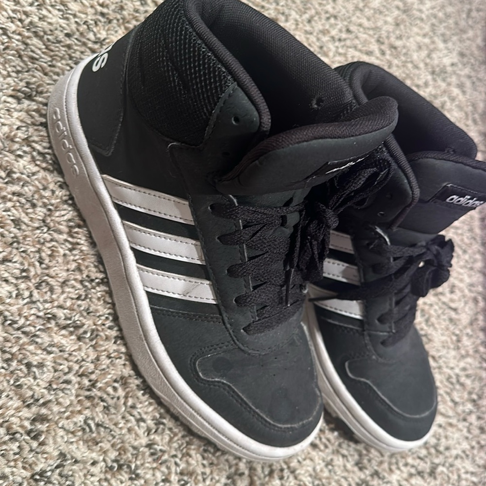 3.5y adidas sneakers